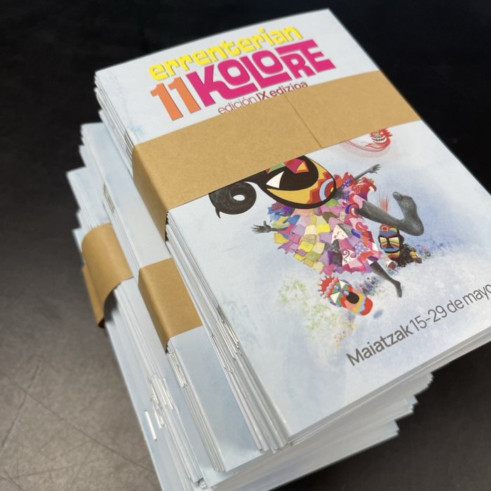 Cartel "11 Kolore" — X edición en marquesina