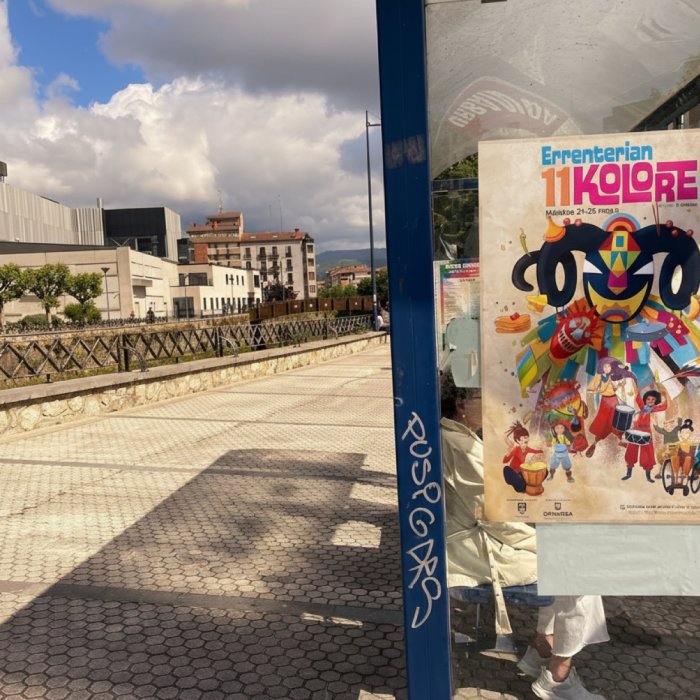 Cartel "11 Kolore" en marquesina